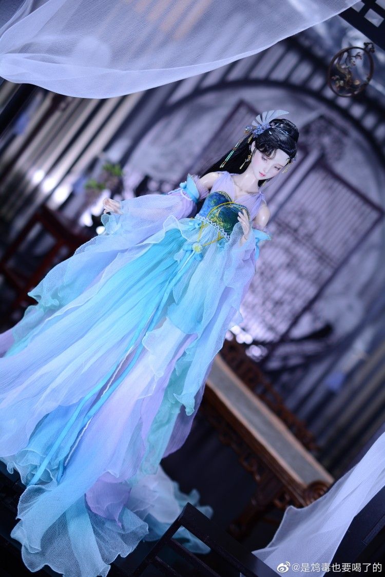 The Splendor of 6-Meter Traditional Chinese Hanfu Clothing The Splendor of 6-Meter Traditional Chinese Hanfu Clothing