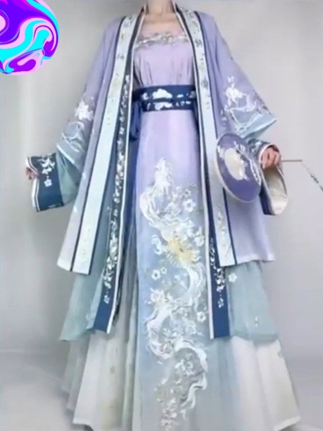 The Revival of Tangzhuang Fashion among Teenagers:Embracing Traditional Elegance