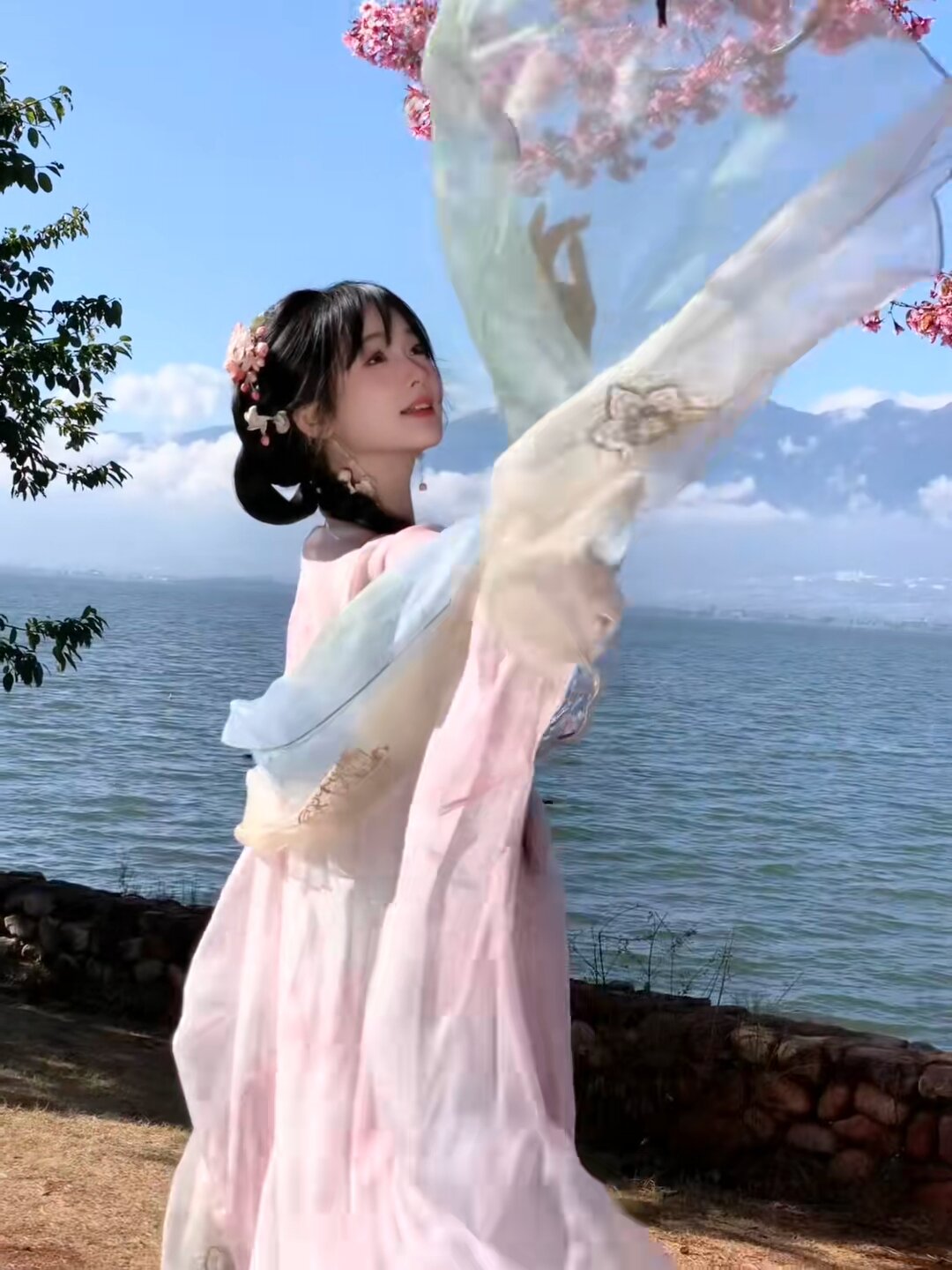 The 12-Year-Old Girls Horseface Skirt and the Cultural Significance of Traditional Dress The 12-Year-Old Girls Horseface Skirt and the Cultural Significance of Traditional Dress
