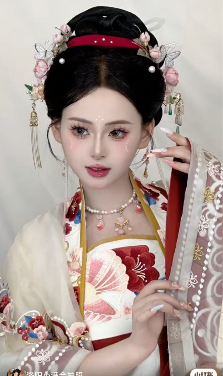 Yanrans Original Hanfu:The Elegance of Waist-Length Traditional Chinese Clothing