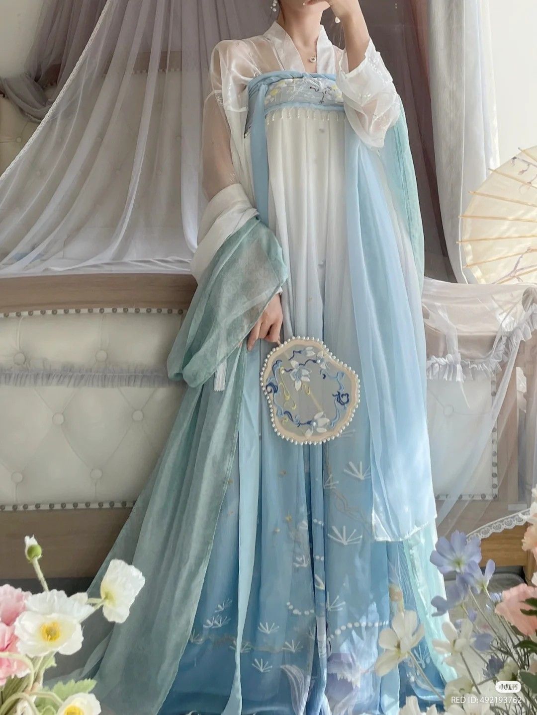 The Splendor of Blue Brocade with Horseface Skirt The Splendor of Blue Brocade with Horseface Skirt