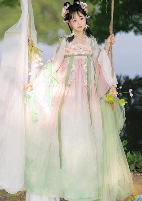 Ancient-Style Girls Hanfu Fashion for Summer:The Newest Trends Ancient-Style Girls Hanfu Fashion for Summer:The Newest Trends