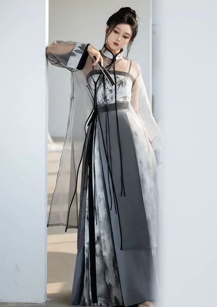 The Loose-fitting,Medium-length Sleeve Cheongsam:A Fashionable Classic The Loose-fitting,Medium-length Sleeve Cheongsam:A Fashionable Classic