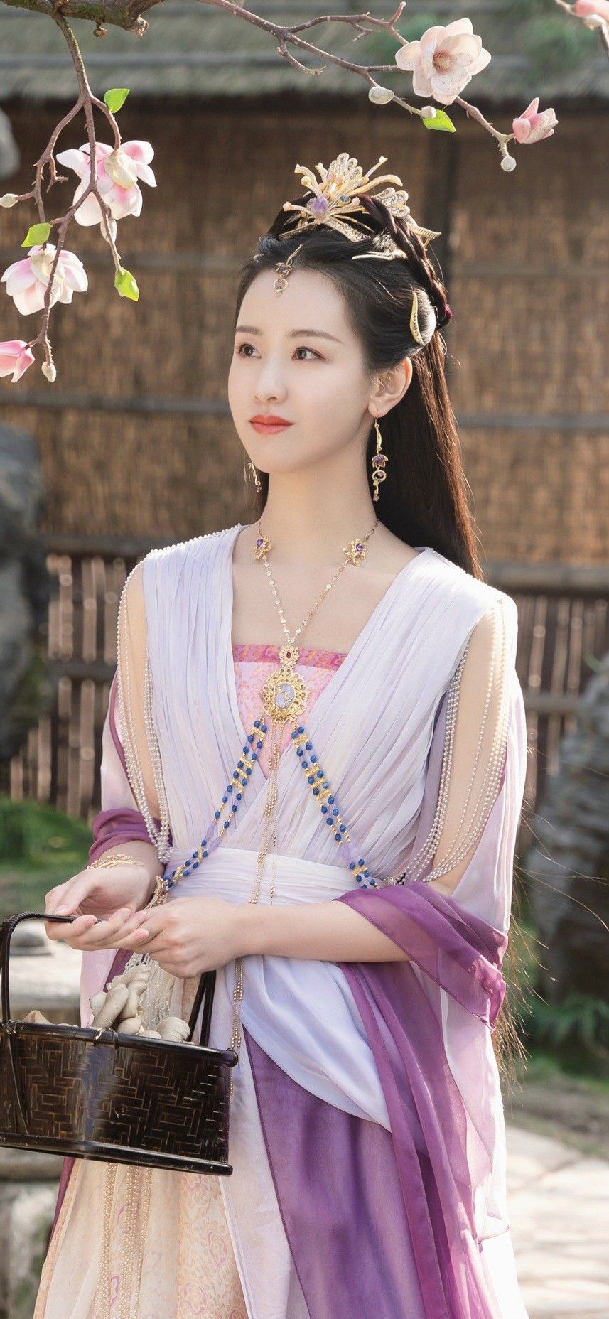 The Elegance of Summer Cheongsam:A Lady in Bloom The Elegance of Summer Cheongsam:A Lady in Bloom