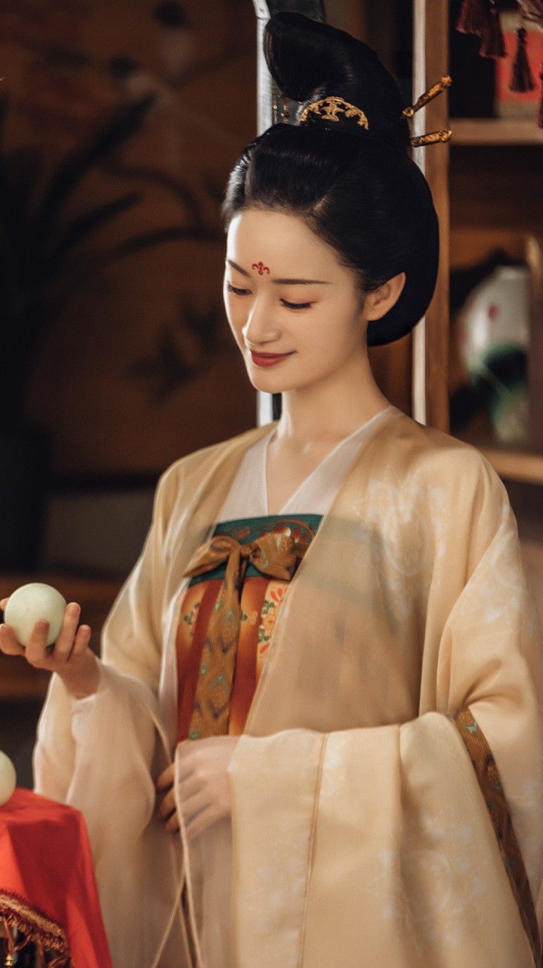 Reinventing the Cheongsam:Youthful Elegance for Modern Girls in French Vogue