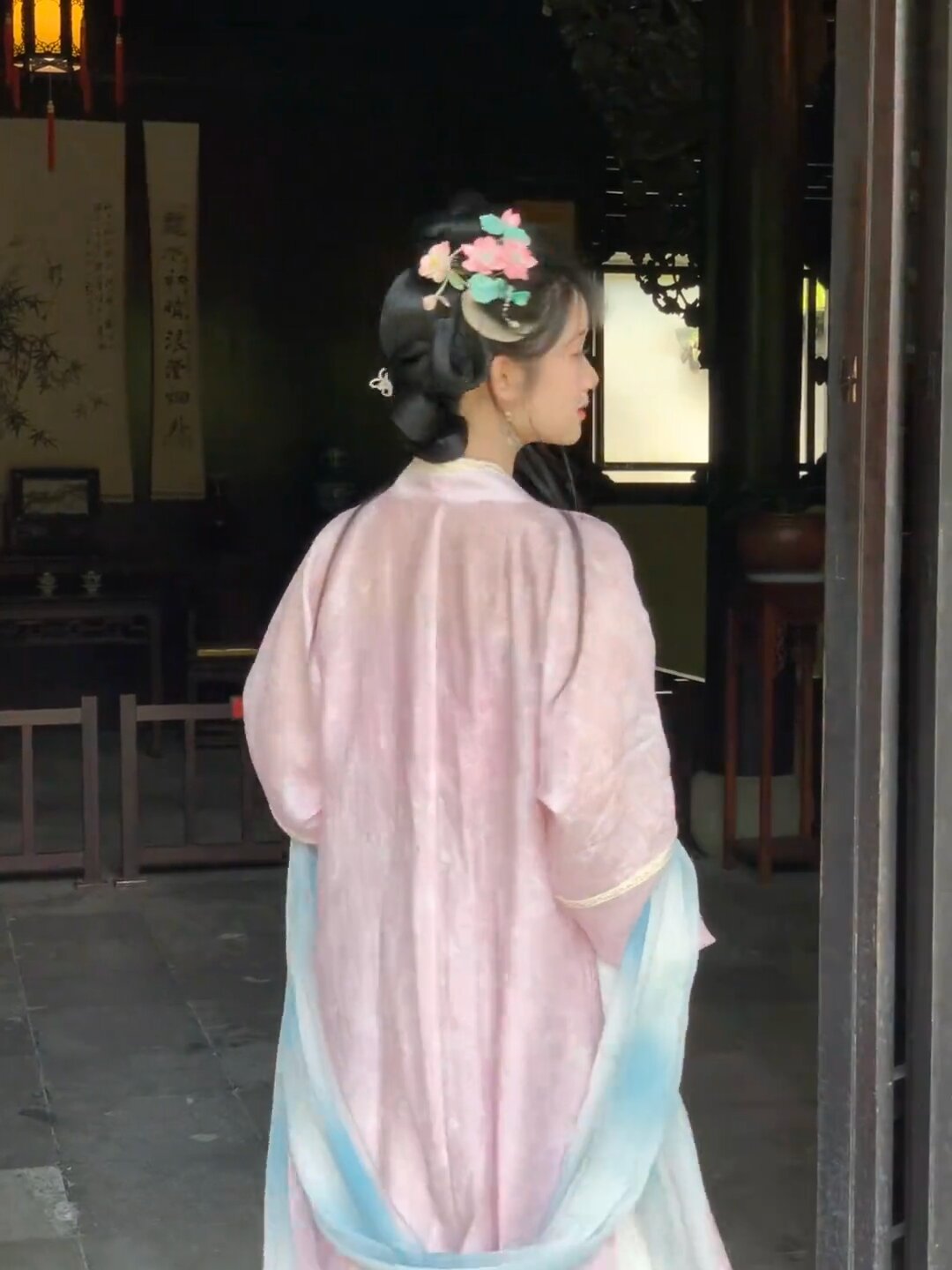 Traditional Chinese Cultural Fashion:The Elegance of Ma Mian Qun Horseface Skirt)