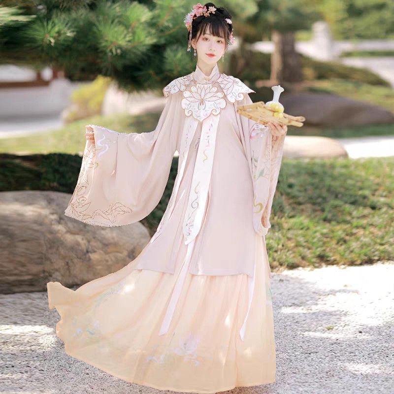 Chinese Style Ma-Faced Skirt Ensemble for Autumn Winter 2023:Fashion and Tradition Meet