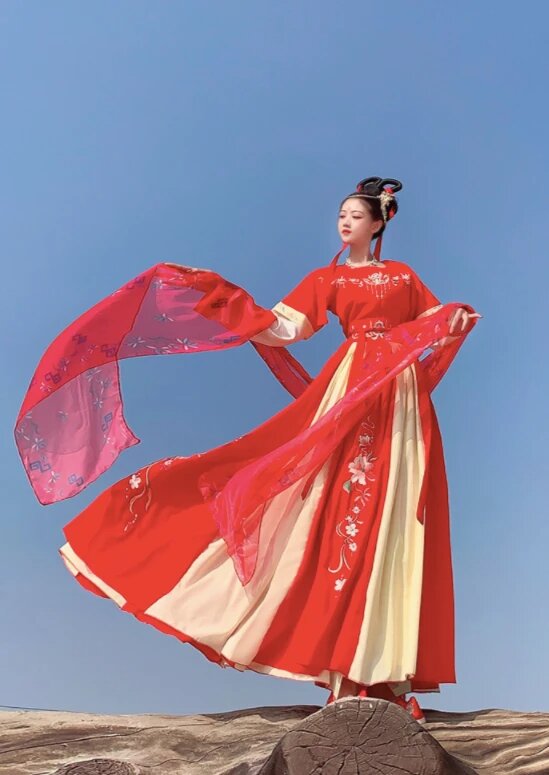 The Evolution of Traditional Chinese Fashion:The Rise of Hanfu Tiansi Aircraft Sleeves