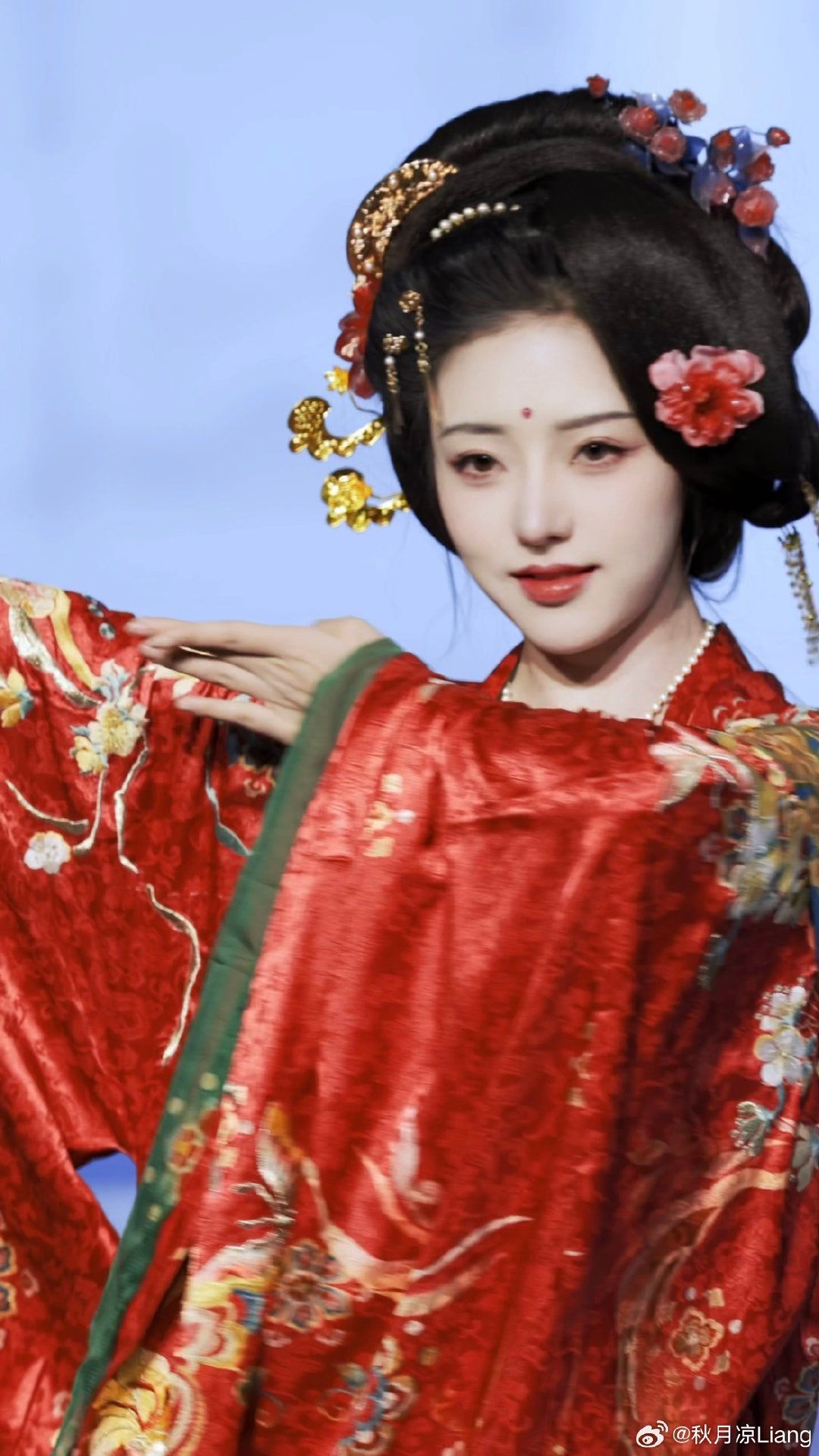 The Red Cheongsam of the Curvier Sister