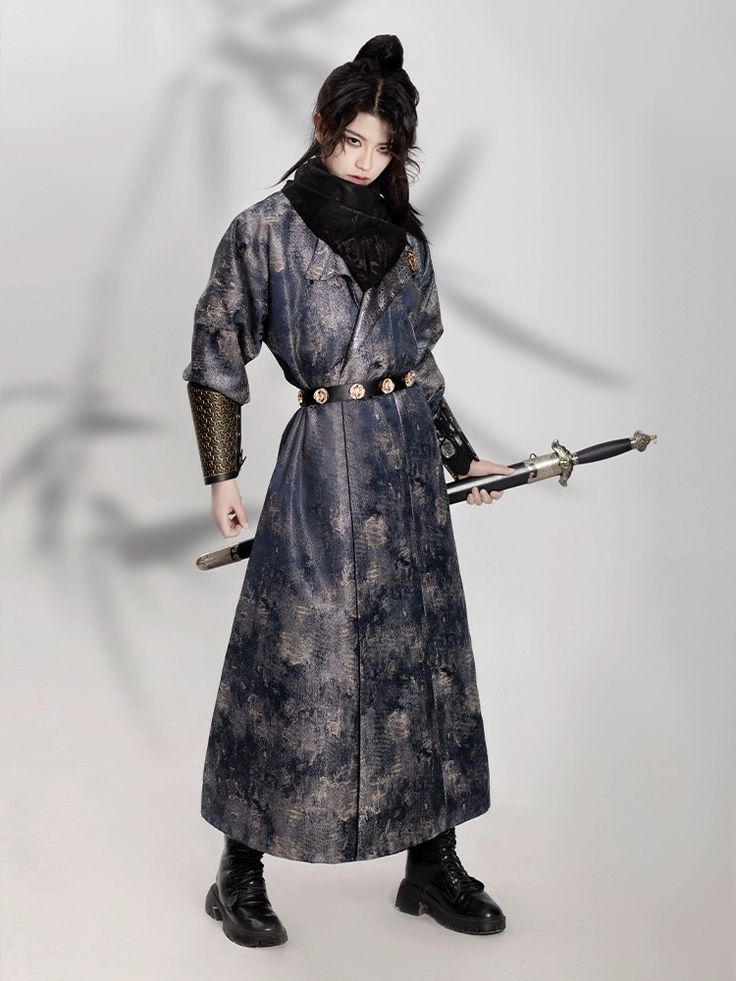 Embracing the Sky in Traditional Splendor:Summer Hanfu Fashion under a Vast Blue Sky