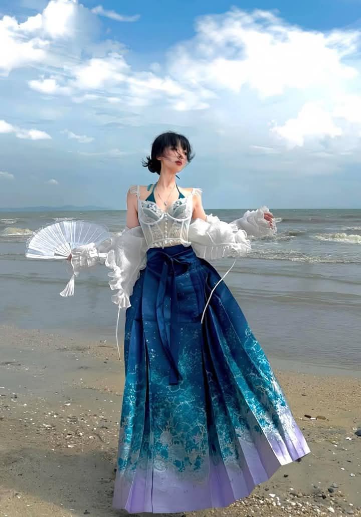Dancing in Miniature Cheongsam:The Rise of Petite Qipao Dance Costumes