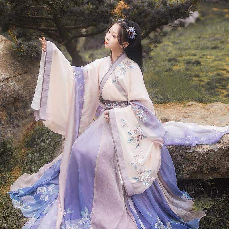 Embracing the New Sino Chic:The Elegant Mini-Size Cheongsam Revolution