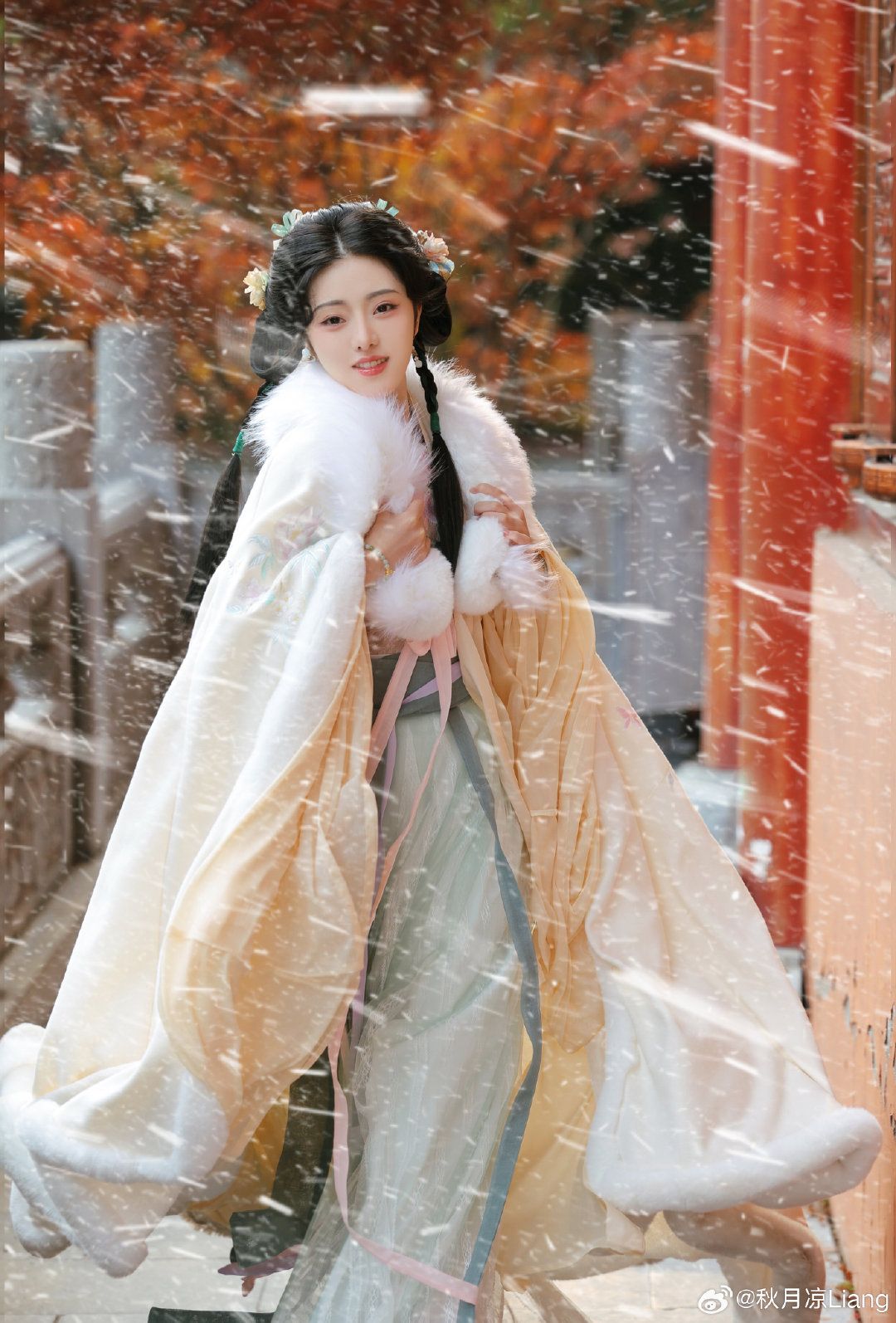 The Enchantment of Ancient Chinese Style Bags and Hanfu Robes