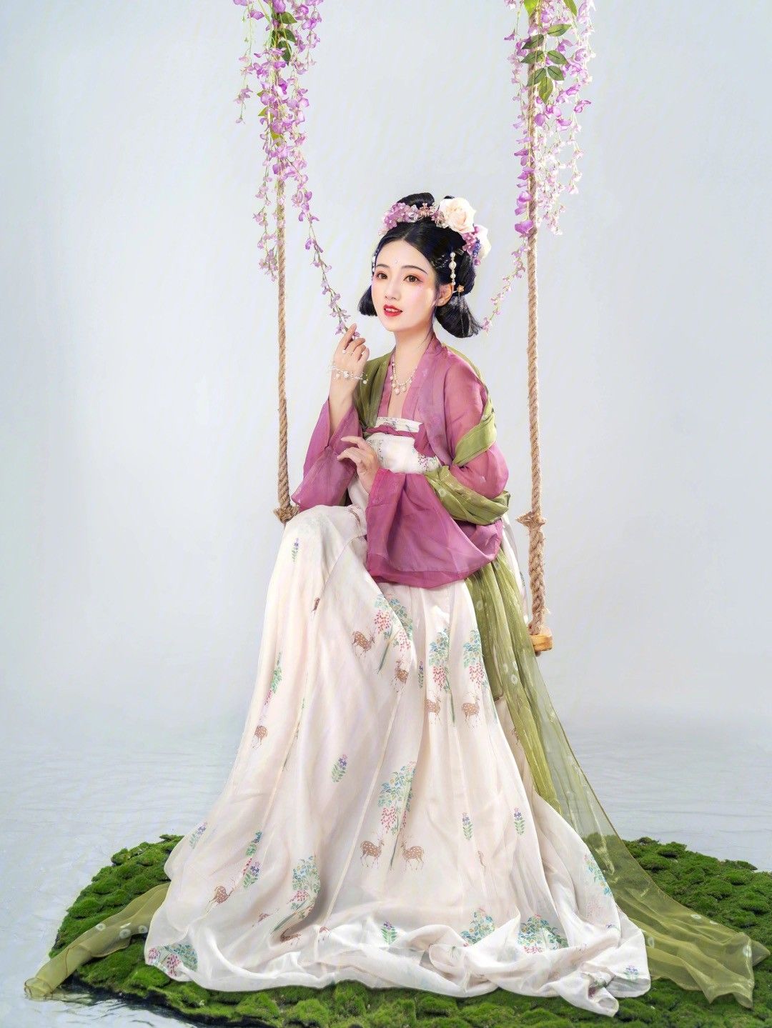 Northeast Chinas Splendid Hanfu:The Beauty of Traditional Chinese Clothing
