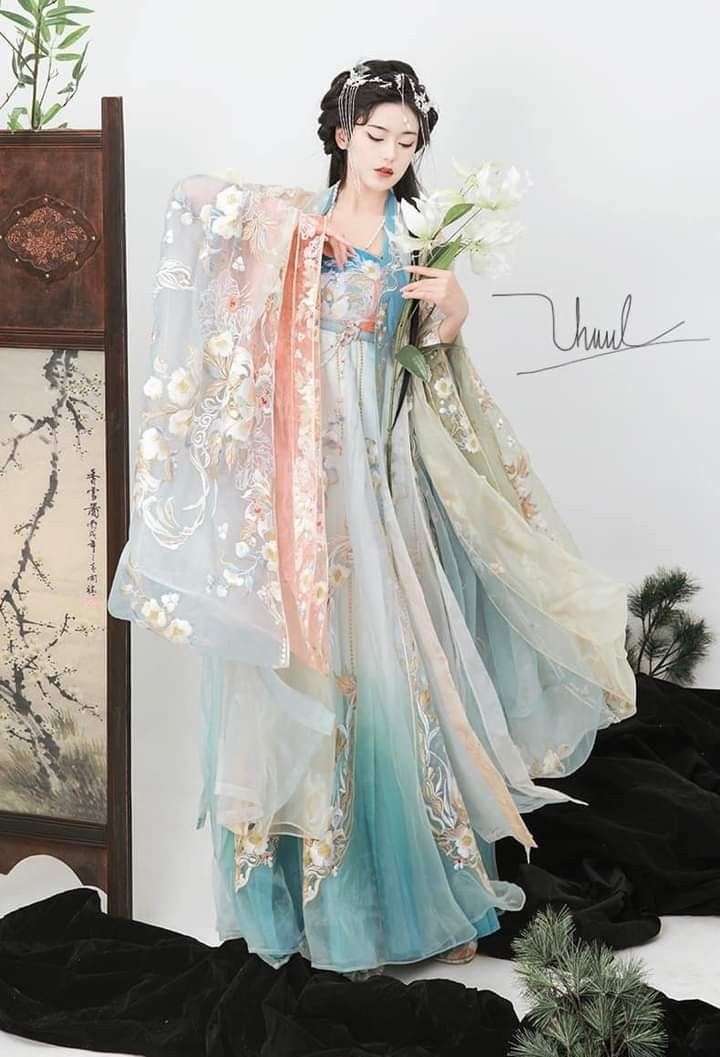 The All-Opening Cheongsam with Eight Buttons:A Detailed Exploration of Traditional Elegance