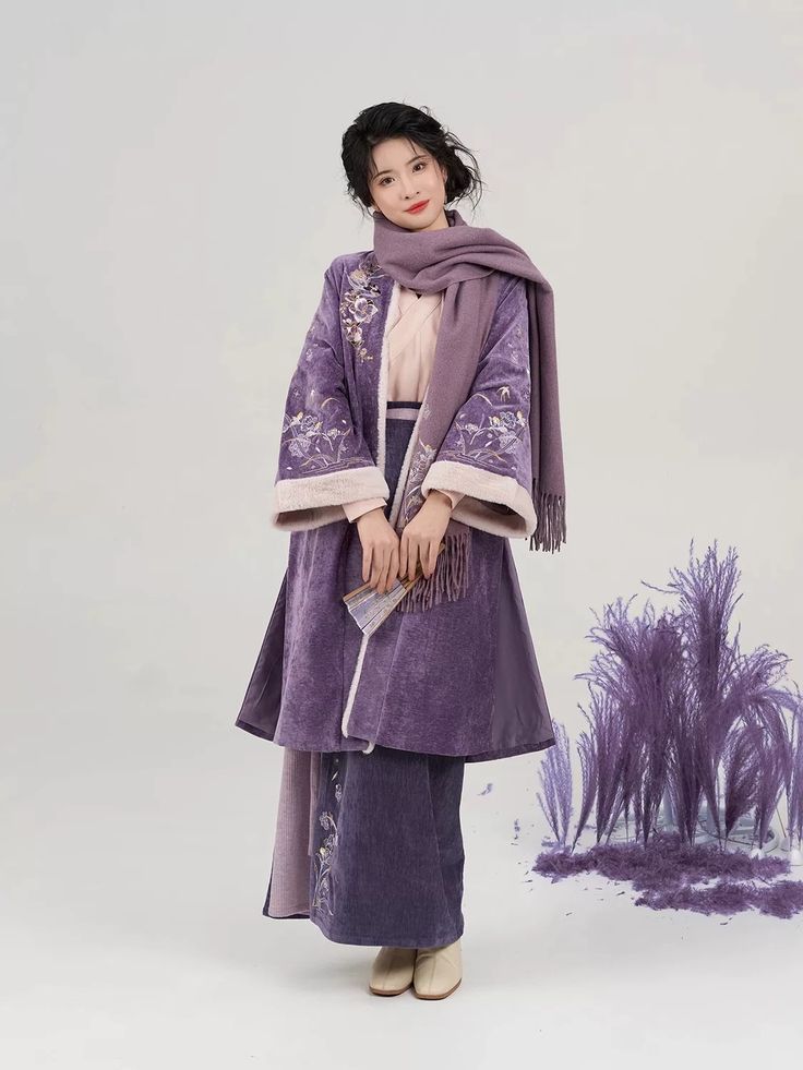 The Embellishments of Cheongsam:The Charm of Placket Collars,Fringes and More The Embellishments of Cheongsam:The Charm of Placket Collars,Fringes and More