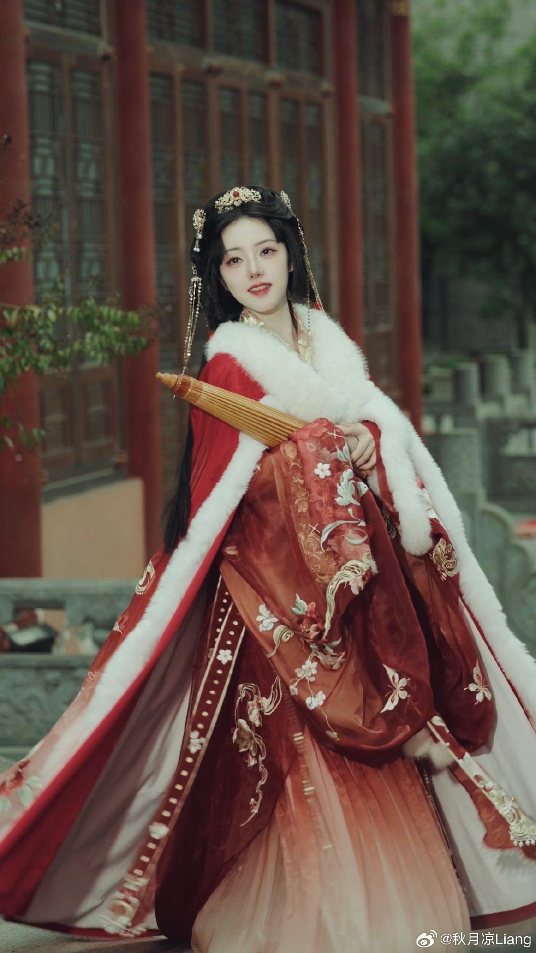 New Years Celebration in Traditional Tang Costumes:Family Unity in Style