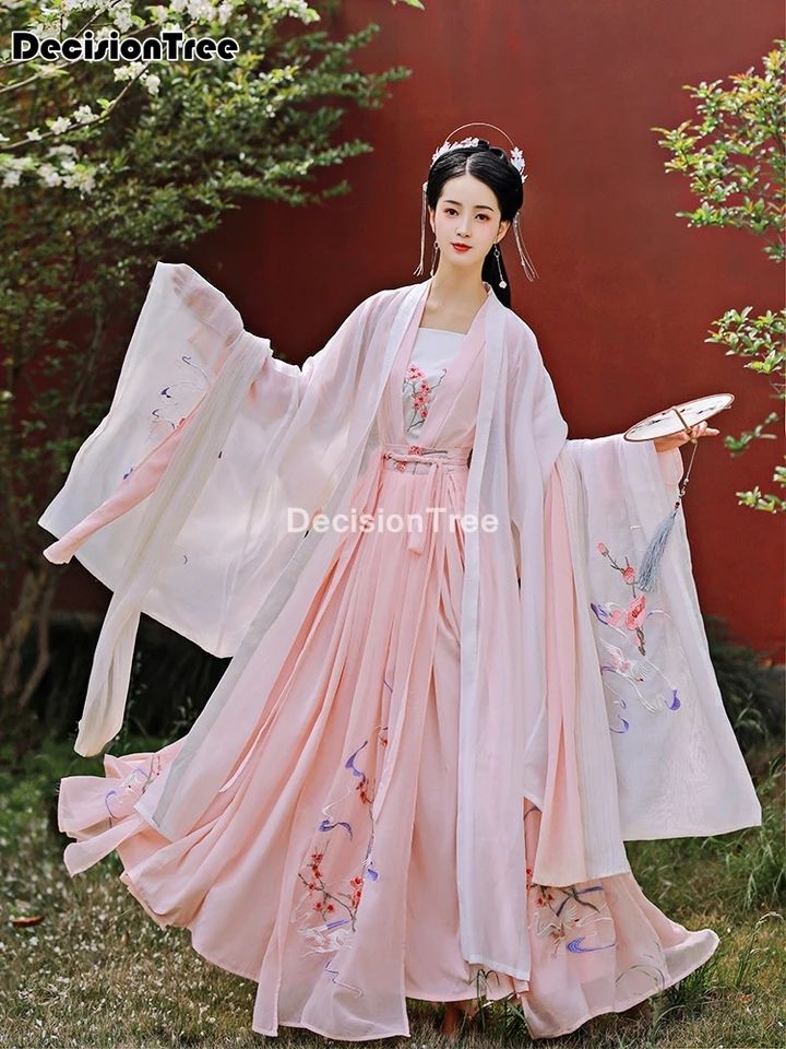 The Enchantment of Red-Clad旗袍,中国传统服饰的魅力展现 The Enchantment of Red-Clad旗袍,中国传统服饰的魅力展现