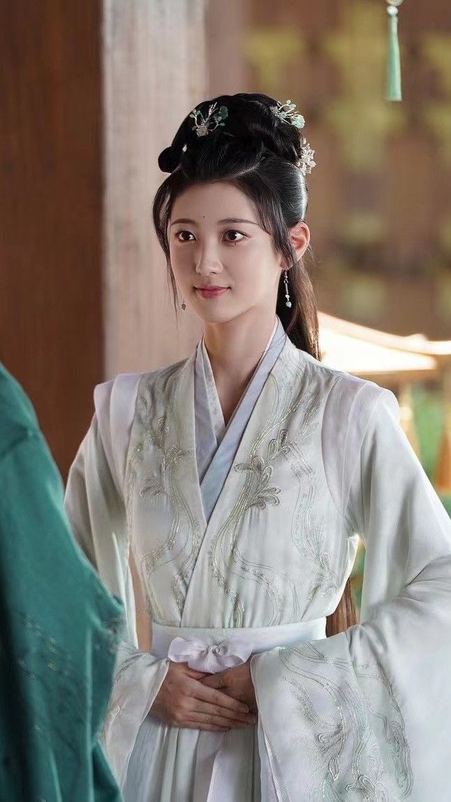 The New-Age Glassy Purification:The Hanfu Fashion of Glass Filter Water The New-Age Glassy Purification:The Hanfu Fashion of Glass Filter Water