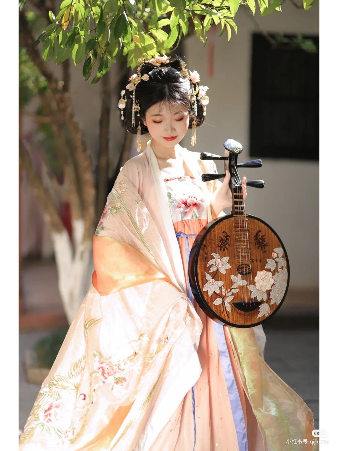 Girls Traditional Chinese Hanfu Costume in Size 170cm:A Detailed Review