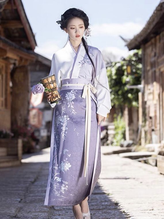 Enhancing Height with Traditional Hanfu Shoes:A Journey into 7cm Inner Height Boosters