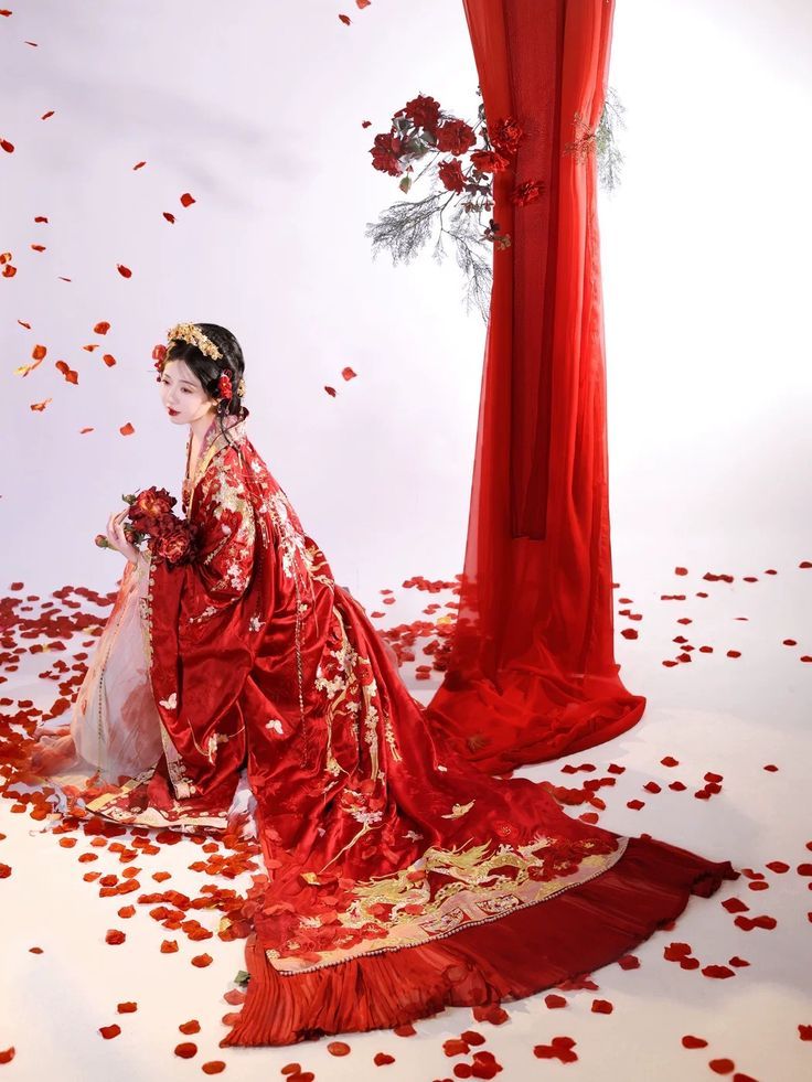 The Rise of Donggong Xiaofengs Hanfu Fashion:A Closer Look at Xiaofengs Style Evolution
