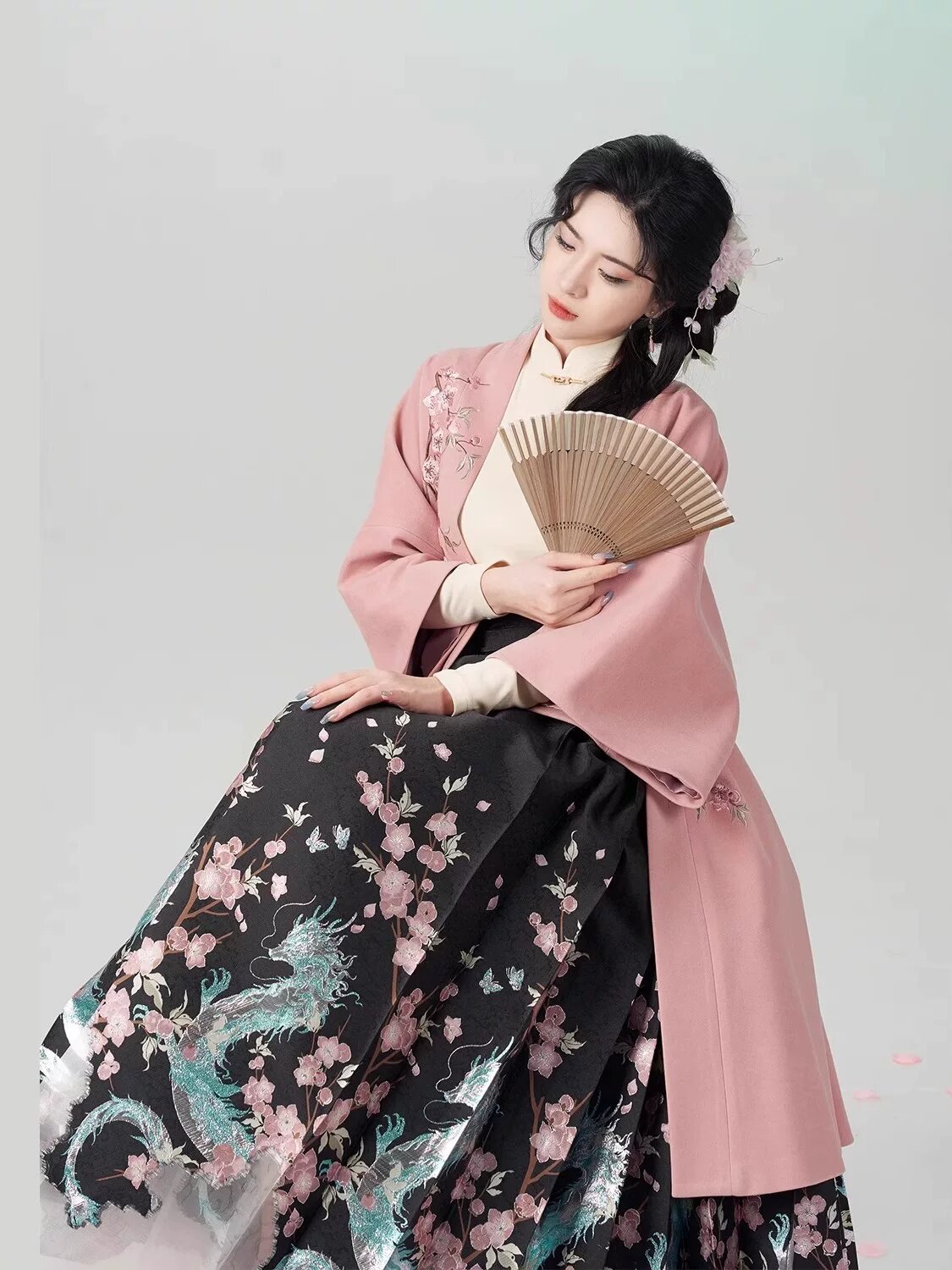 The Elegance of Traditional Hanfu Long-Style Tops The Elegance of Traditional Hanfu Long-Style Tops