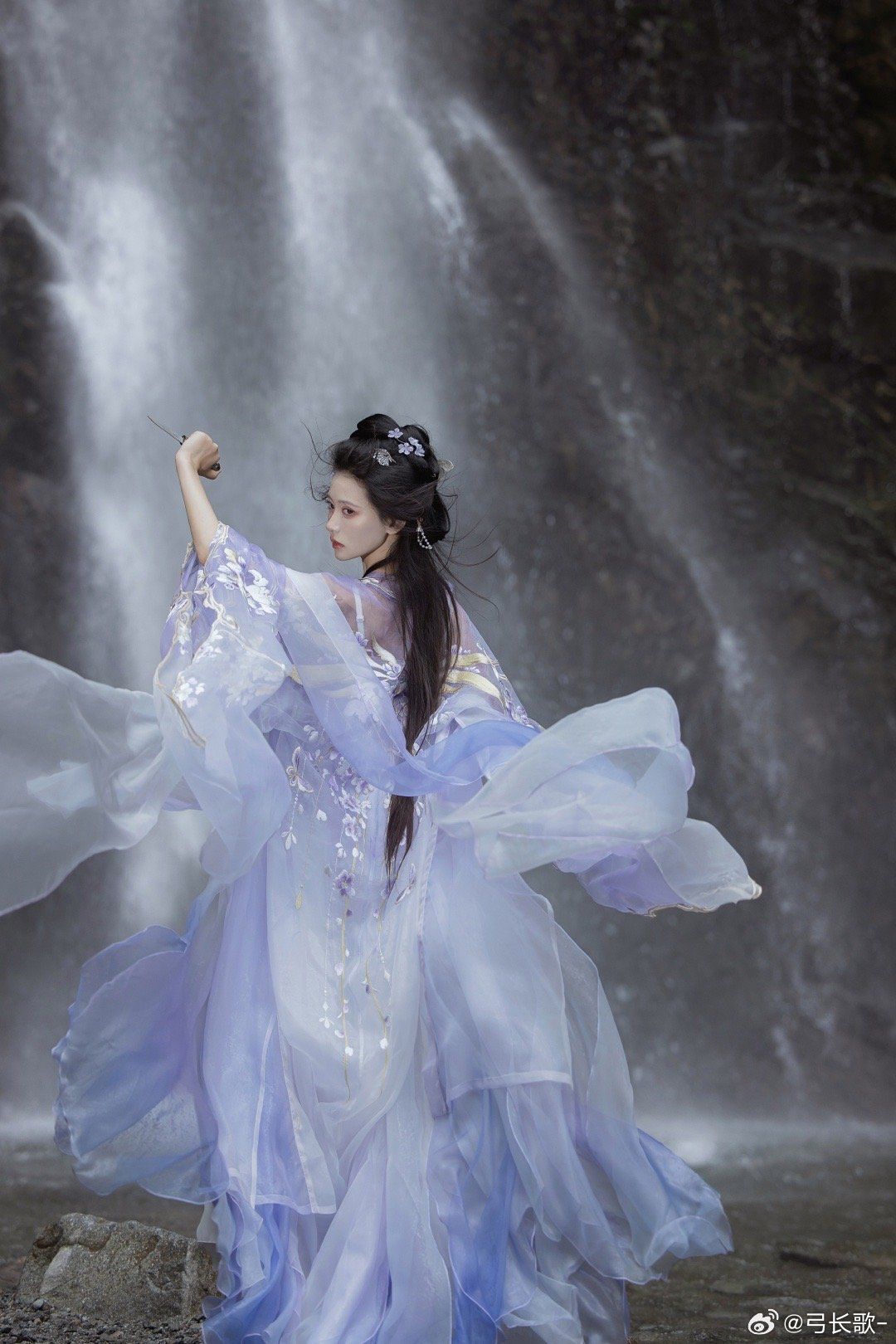 The Magnificent and Noble Flavor of Warlords Wife in Cheongsam