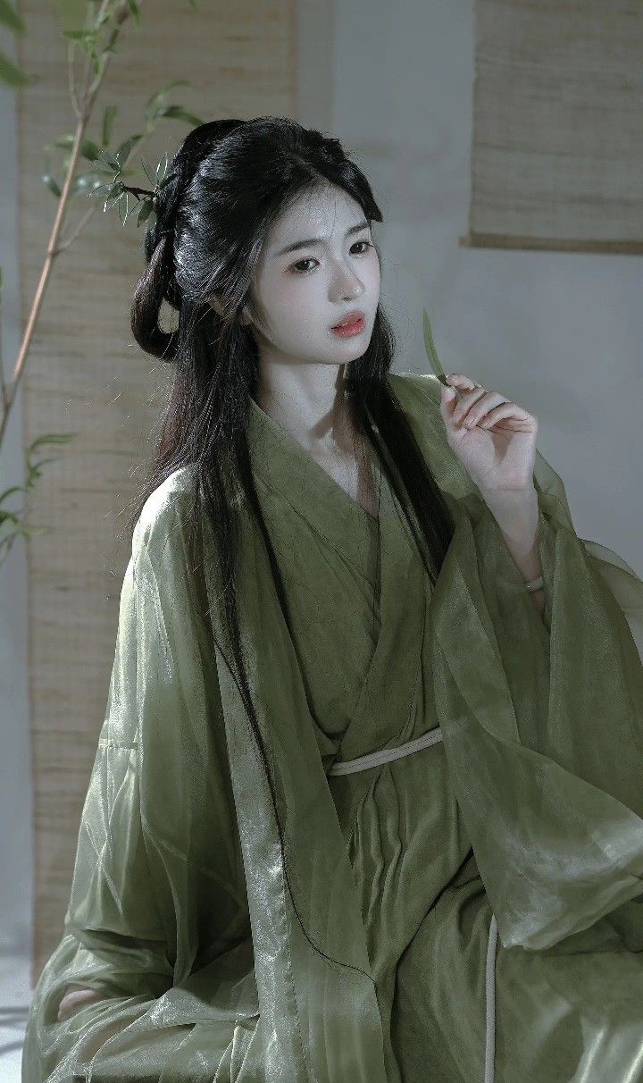 Luxury Evening Gowns and Cheongsam:The Essence of Traditional Elegance