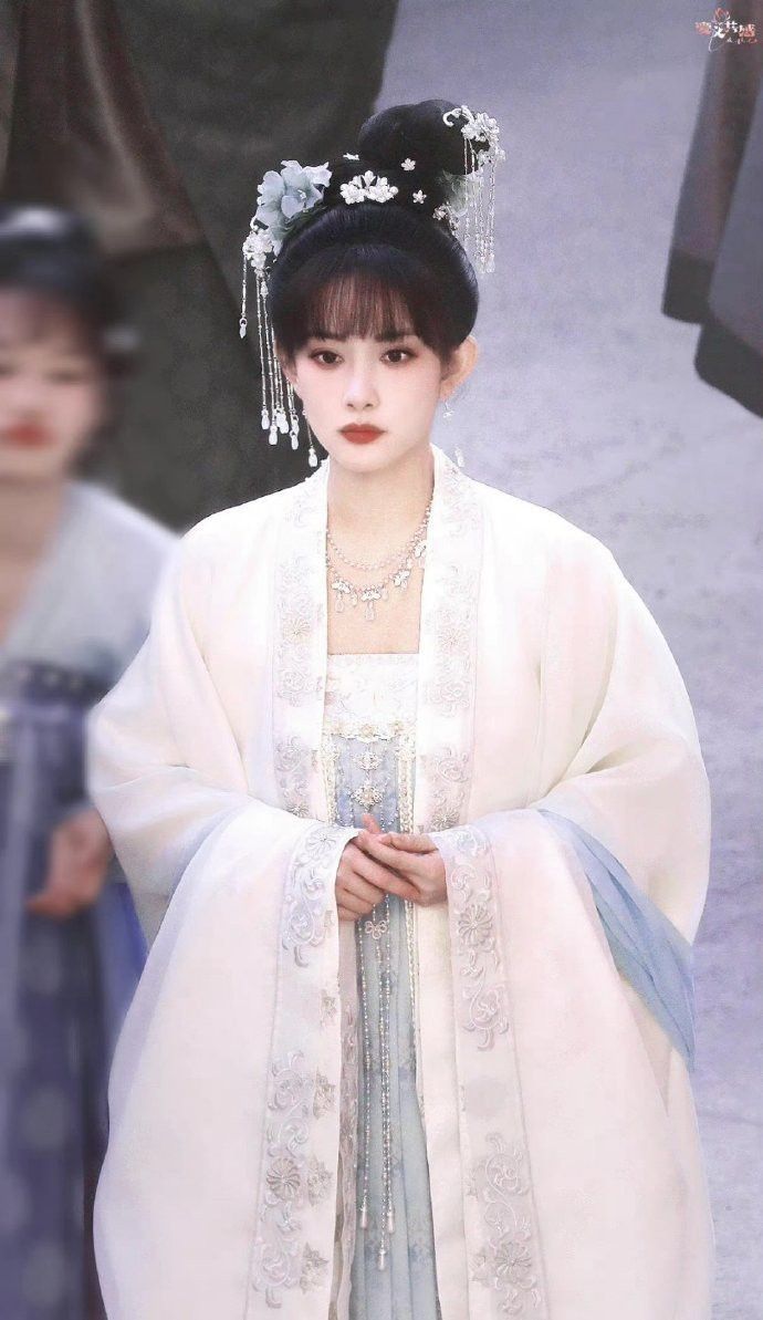 Luxury Brand Silk Qipao with Long Sleeves:Embracing Traditional Elegance in Modern Times Luxury Brand Silk Qipao with Long Sleeves:Embracing Traditional Elegance in Modern Times