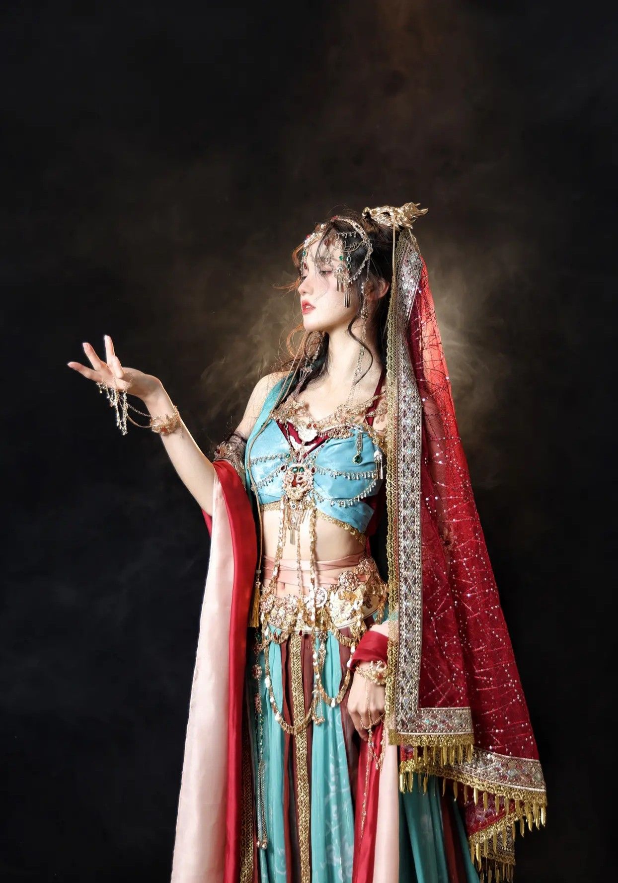 The Splendor of Hanfu in the Northern and Southern Dynasties:A 12-Meter Journey Through Time