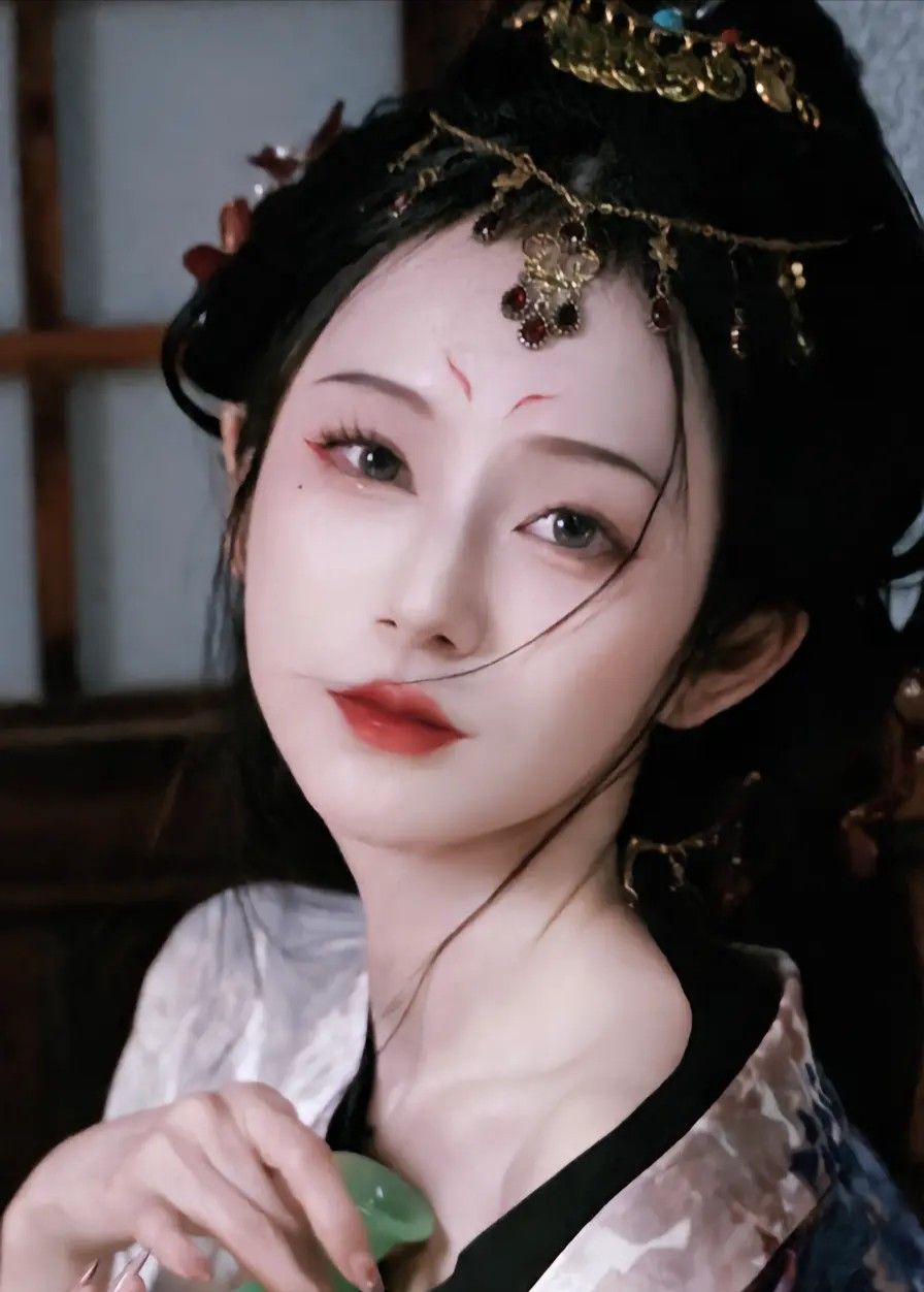 Reimagining the Cheongsam:Embracing Chinese Heritage with Modern改良旗袍,拥抱现代的中国风改良旗袍,拥抱现代的中国风尚微胖之美 Reimagining the Cheongsam:Embracing Chinese Heritage with Modern改良旗袍,拥抱现代的中国风改良旗袍,拥抱现代的中国风尚微胖之美