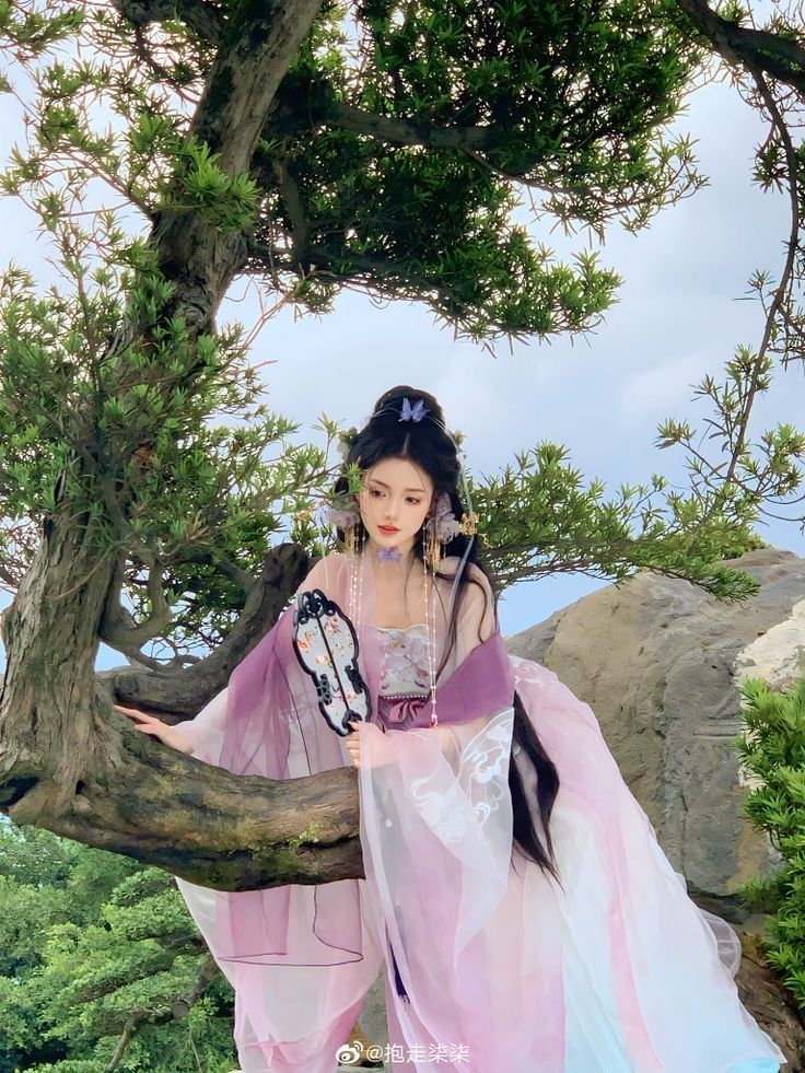Embracing the Elegance of Green Chiffon Cheongsam:A Sustainable Fashion Statement