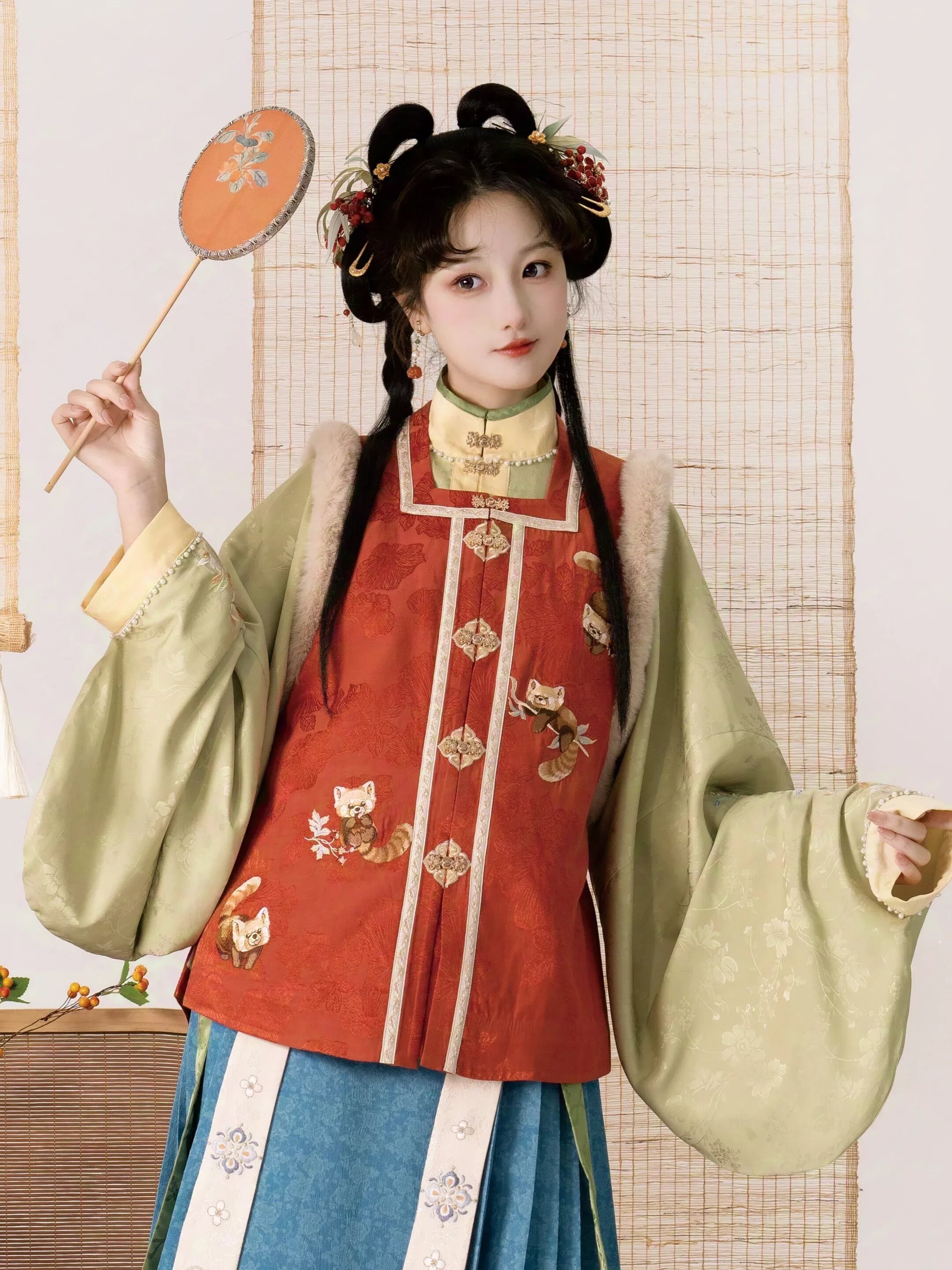 The Splendid Charm of a Hanfu Woman in Broad Sleeves