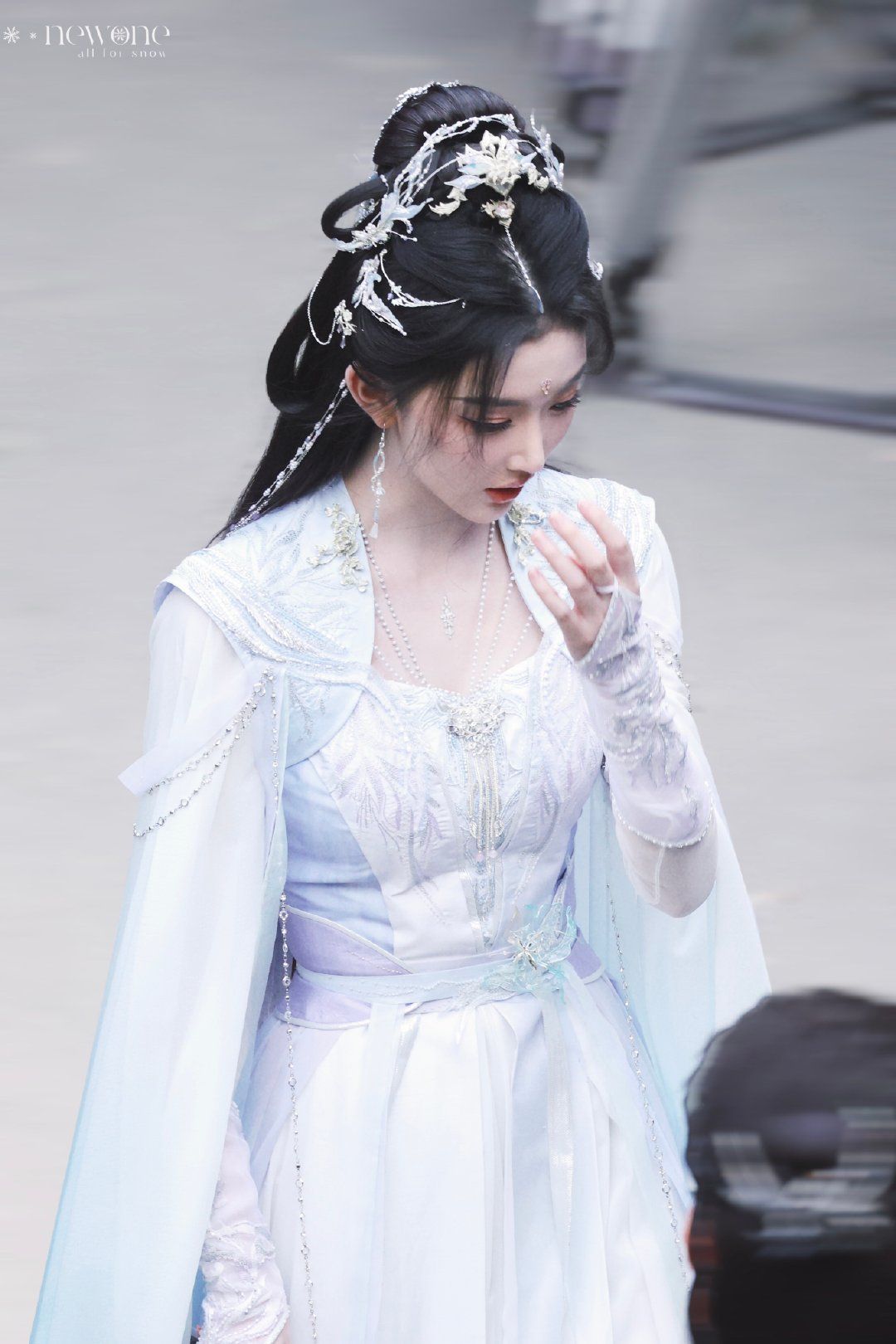 Traditional Chinese荷包汉服 with Waist-Mounted Pendants:A Cultural Exploration