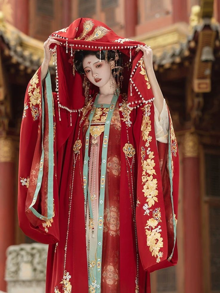 The Elegance of Cheongsam as a Toast-Bearing Bride’s Attire
