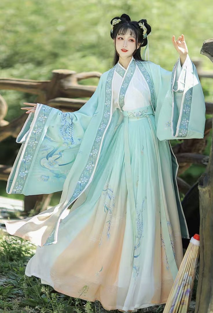 A Little Girl in Traditional Chinese Hanfu Dress:The Charm of Ancient Beauty