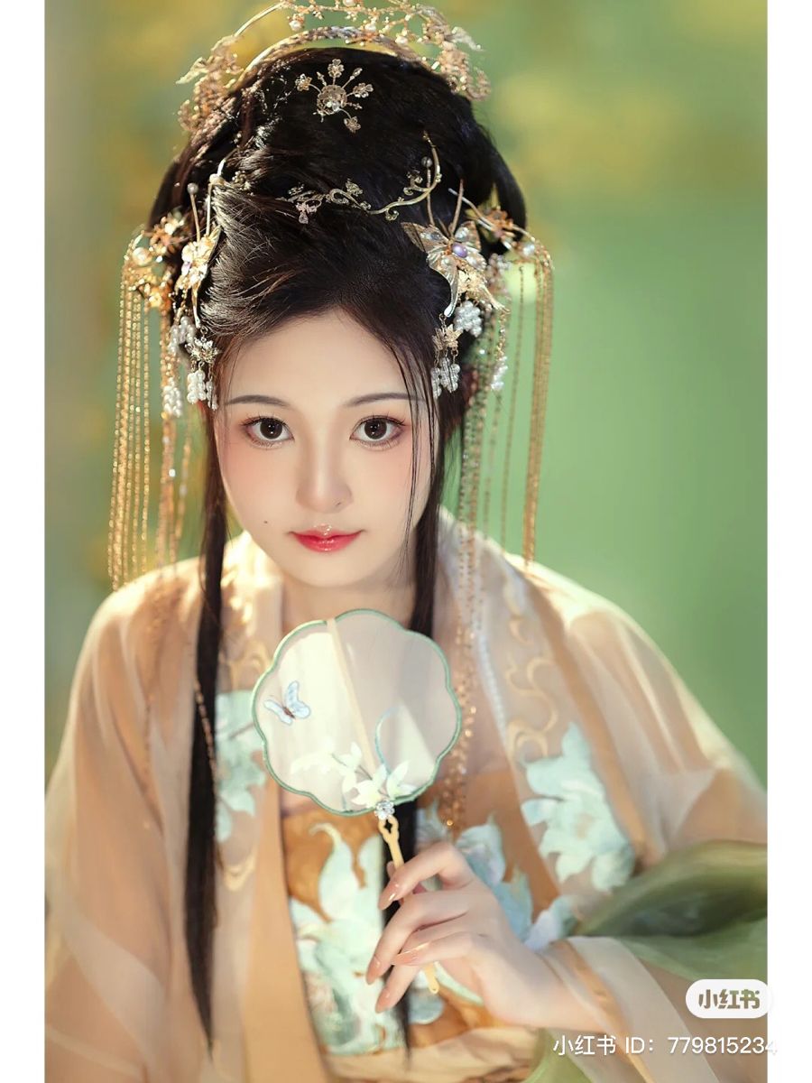 The Elegance of Cheongsam,Chunky Heels and Dazzling Single Shoes for Women