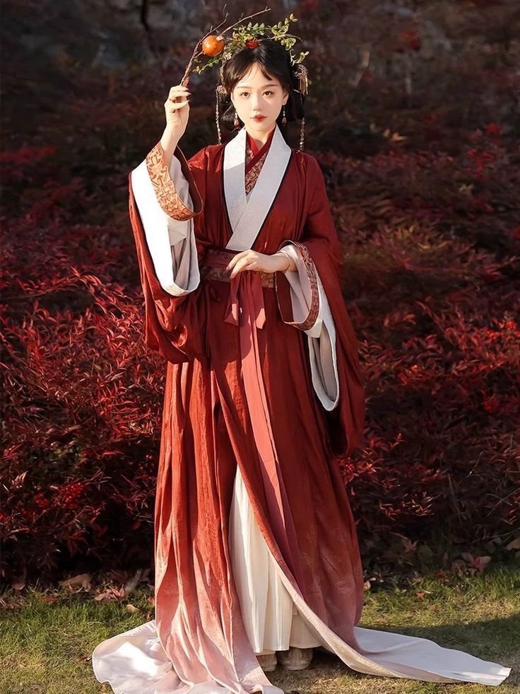 Enhancing the Noble Elegance of Traditional Cheongsam with a Modern Two-Piece Set Enhancing the Noble Elegance of Traditional Cheongsam with a Modern Two-Piece Set