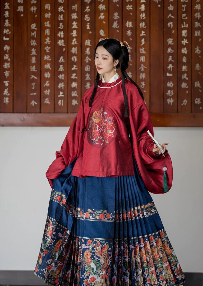 Little Girl in Hanfu Performs on Guzheng:A Glimpse of Traditional Elegance