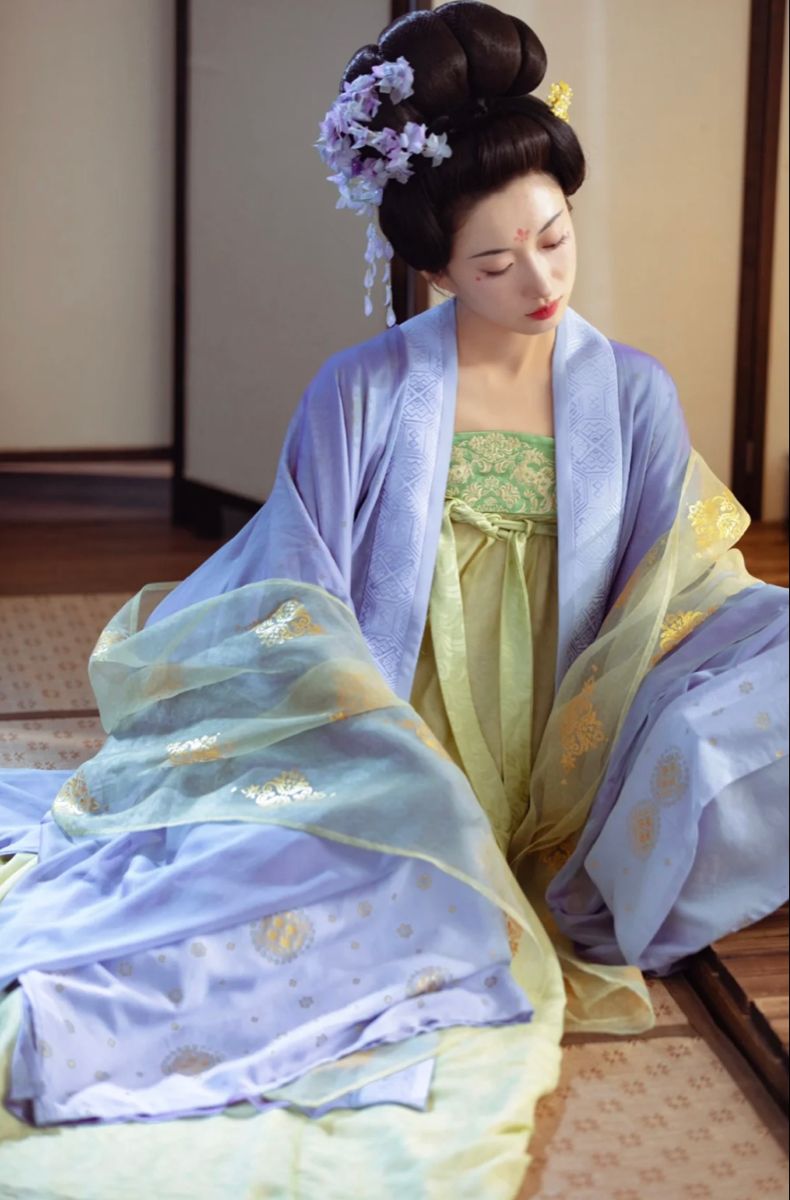 The Elegance of Silk-like Ice Qipao Cheongsam