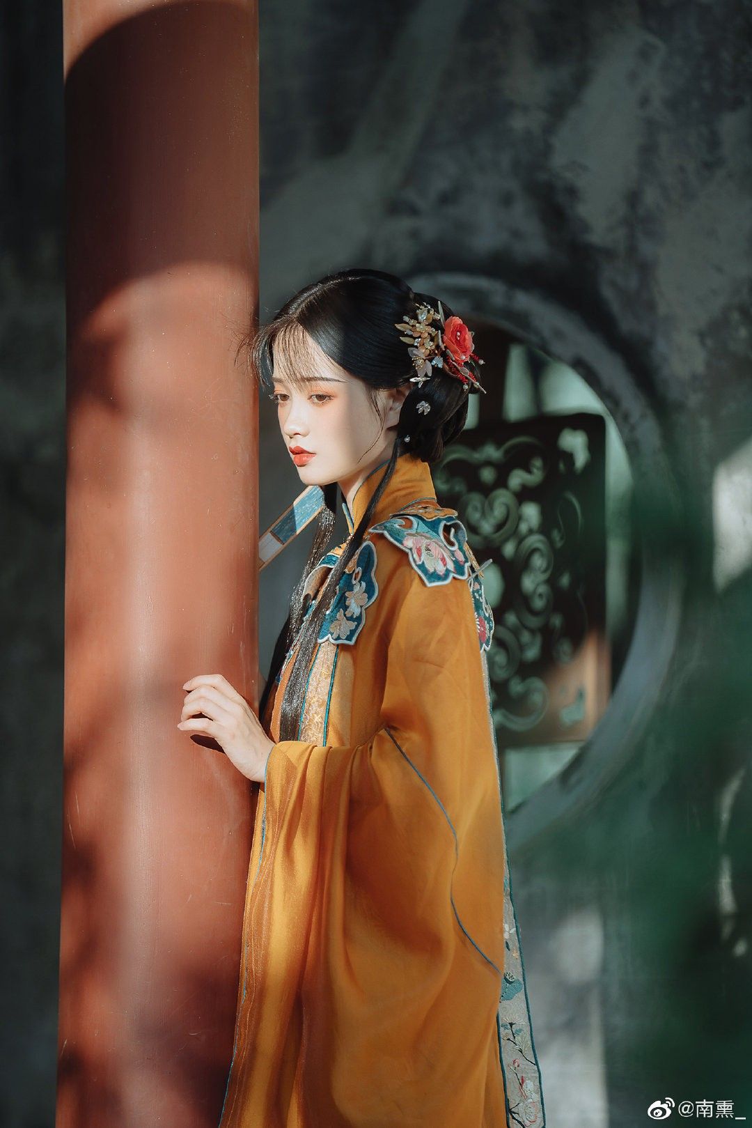 The Allure of Cold and Elegant Hanfu Costumes with Fake Hair in Modern Times The Allure of Cold and Elegant Hanfu Costumes with Fake Hair in Modern Times