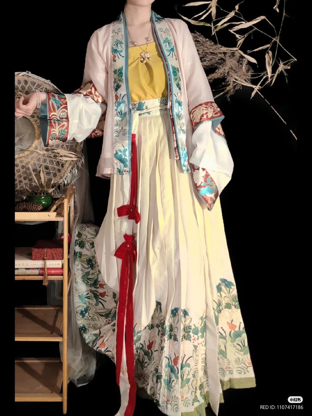 Enchanting Qipao:The Ultimate Allure of a Tight-fitting Traditional Beauty