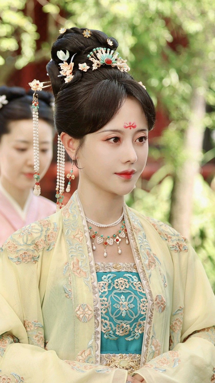 New Arrivals of Traditional Chinese童装汉服 for 5-Year-Old Girls New Arrivals of Traditional Chinese童装汉服 for 5-Year-Old Girls