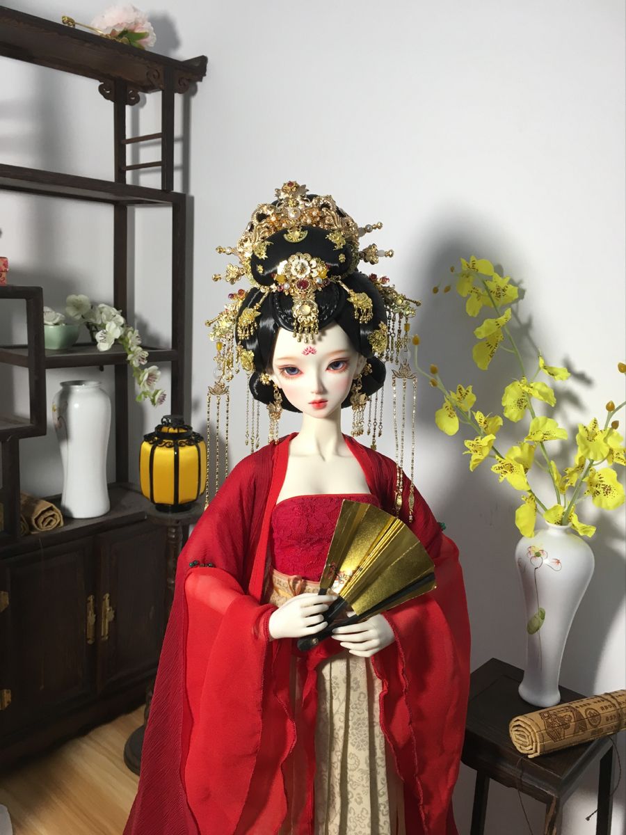 A Neck-Strap Revolution:The Evolution of Qipao into a Modern Fashion Statement A Neck-Strap Revolution:The Evolution of Qipao into a Modern Fashion Statement