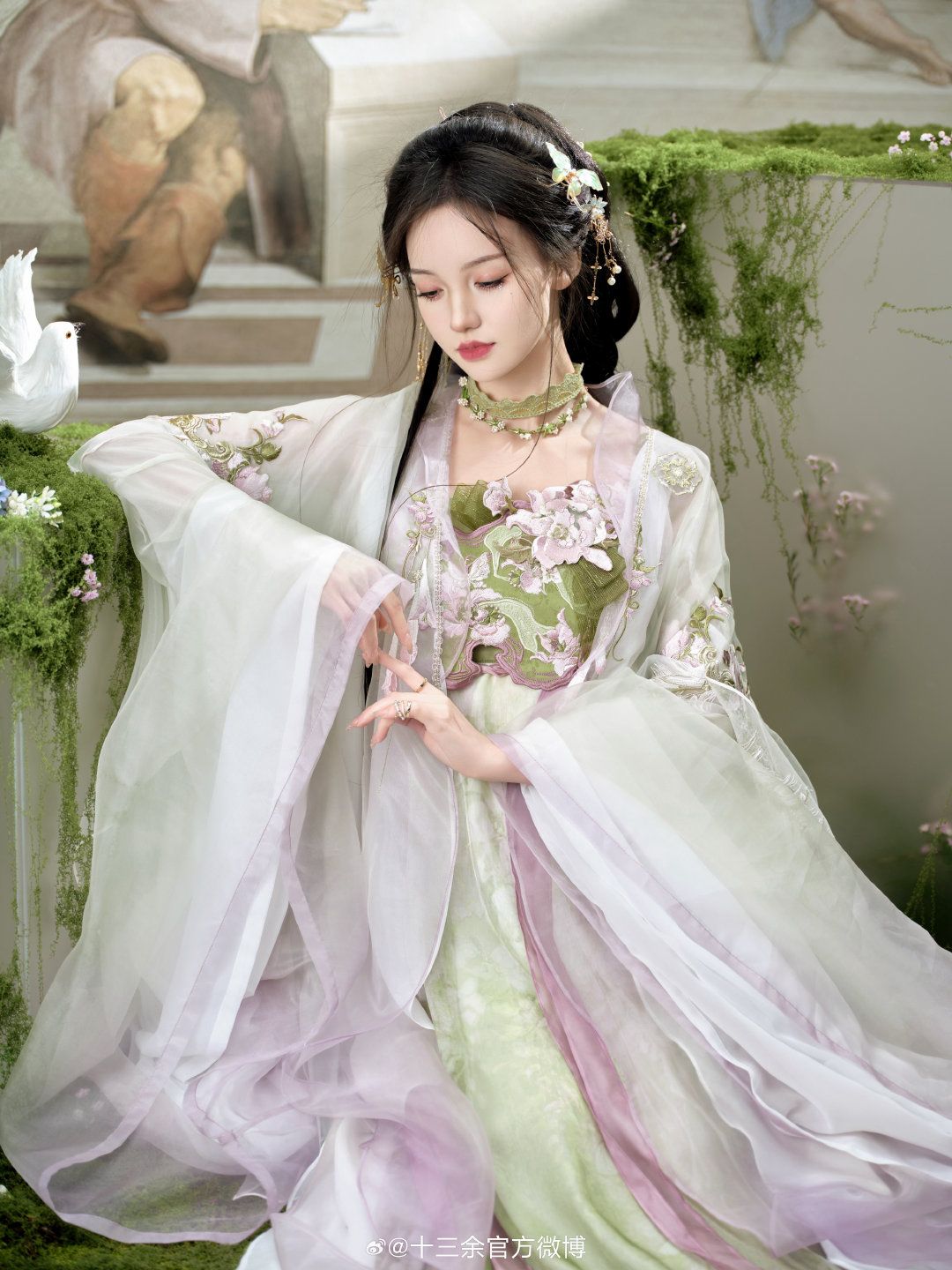 The Elegance of Chinese Cheongsam at Weddings:A Cultural Journey