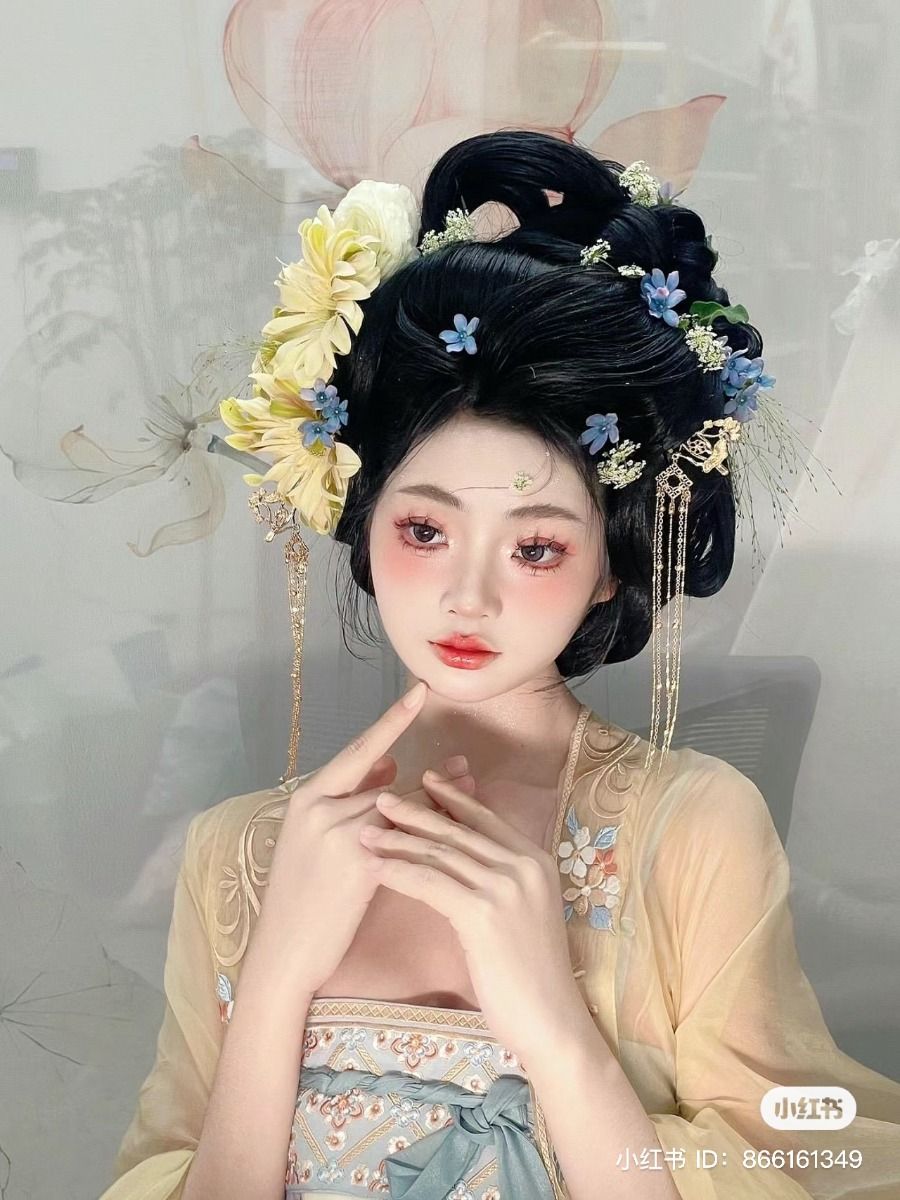 The Journey of Traditional Chinese Fashion at Far Mountain Gray Original Hanfu Shop
