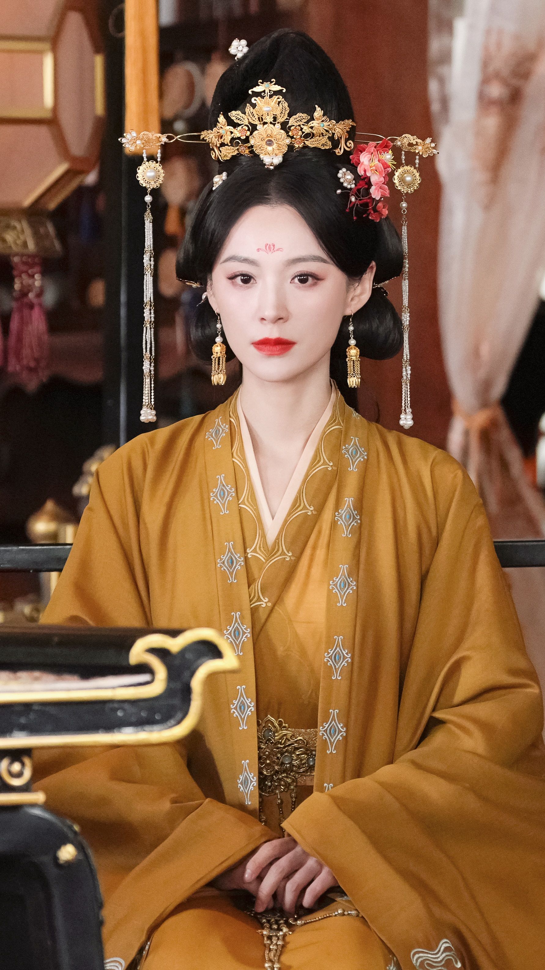 Embracing the New Era:The Rise of Oversized Qipao in Chinese Fashion