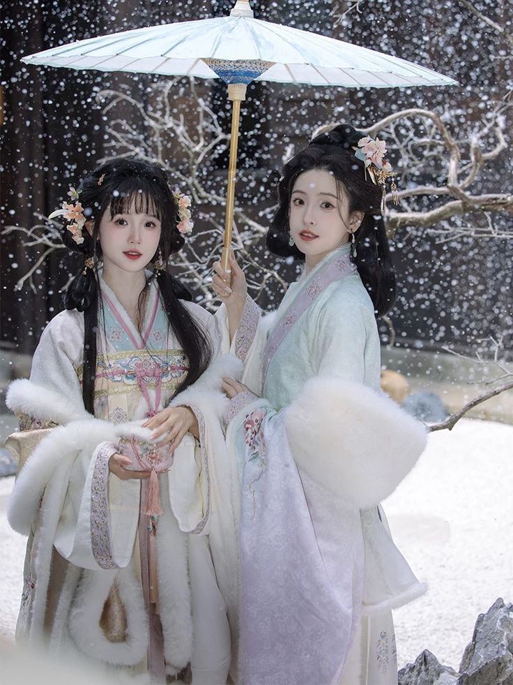 Short-Statured Elegance in Cotton and Hemp Hanfu Fashion