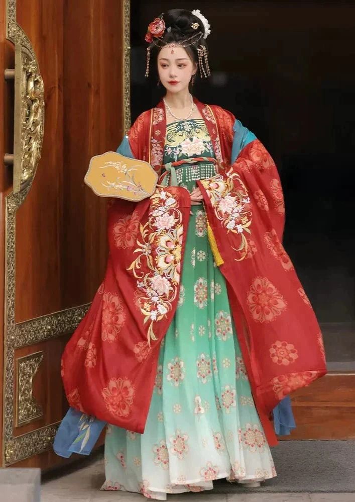 The Enigma of the Grey Skirt with a Horseface Pattern:A Cultural Exploration The Enigma of the Grey Skirt with a Horseface Pattern:A Cultural Exploration